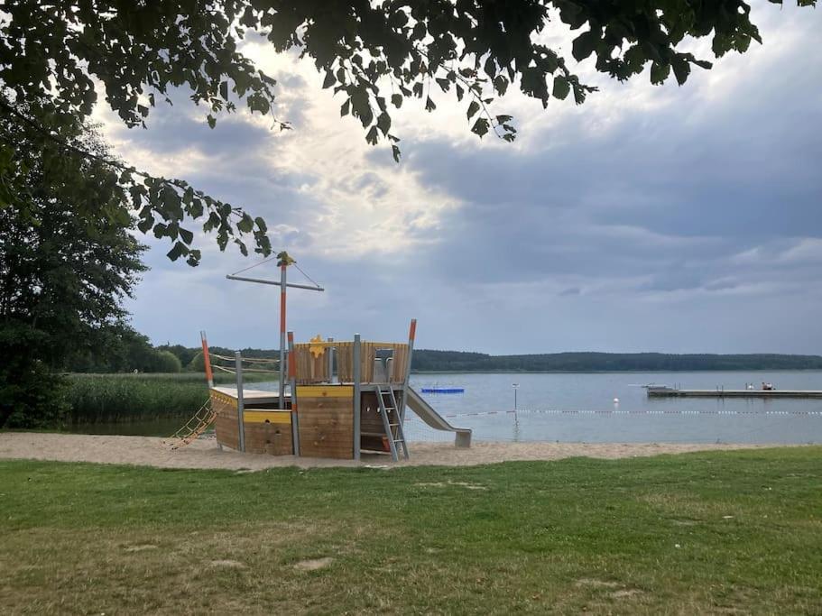 Gemuetliches Holzhaus Am See Warin Екстериор снимка